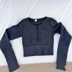 Aerie Athletic cropped long sleeve with buttons